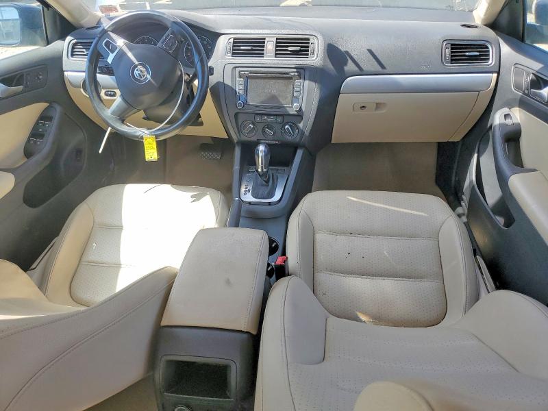 Photo 8 from auction – 2014 VOLKSWAGEN JETTA with VIN 3VWD17AJ1EM376593