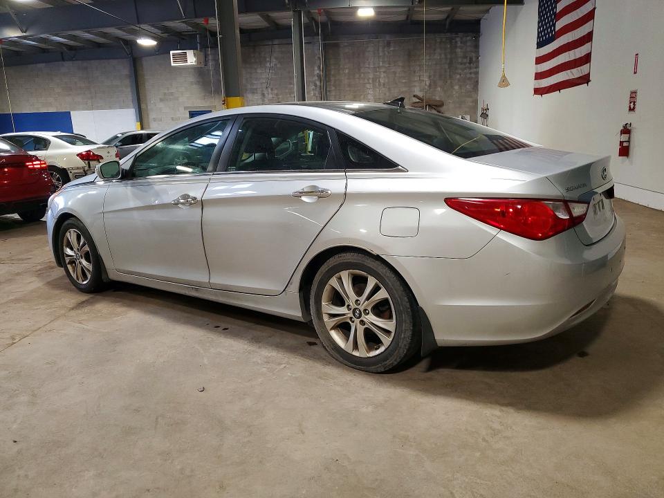 Фото 2 с аукциона – 2013 HYUNDAI SONATA с VIN 5NPEC4AC4DH698456