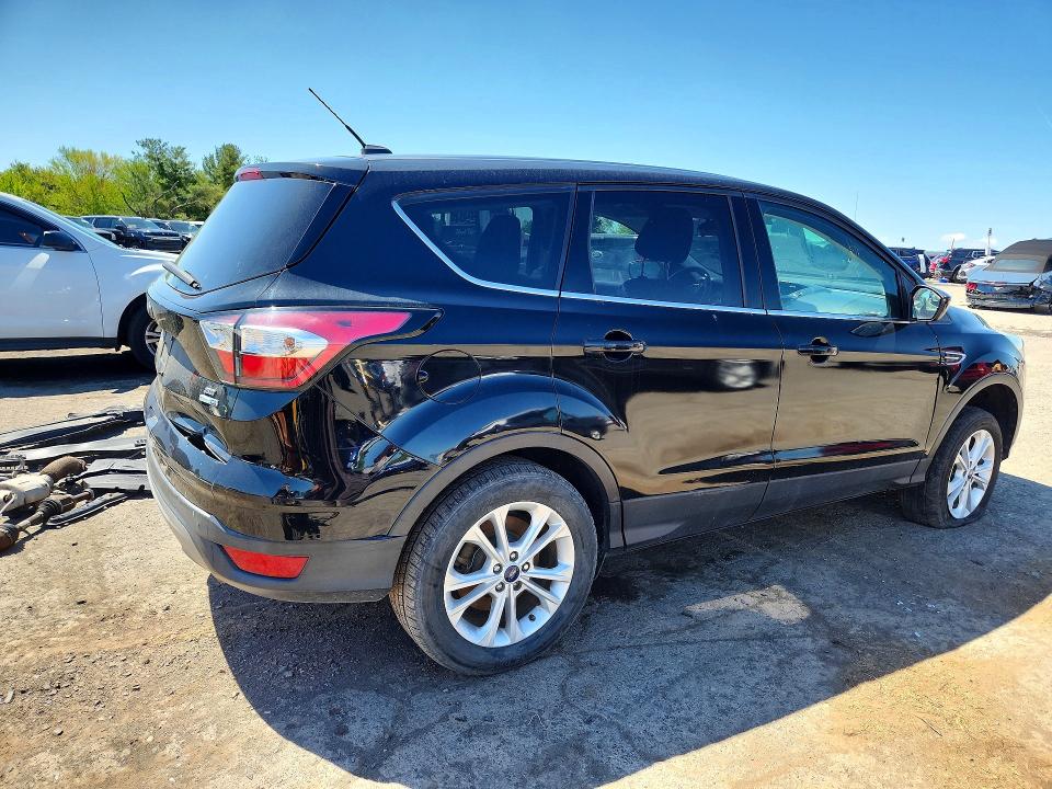Photo 3 from auction – 2017 FORD ESCAPE with VIN 1FMCU9GD4HUC55135