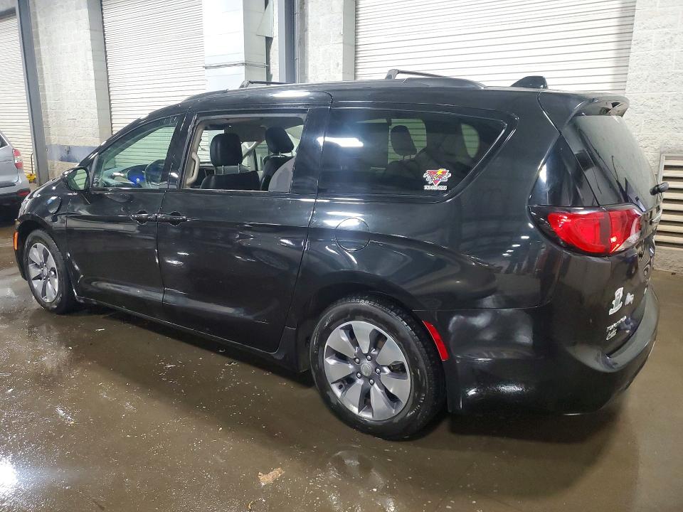 Photo 2 from auction – 2018 CHRYSLER PACIFICA with VIN 2C4RC1L70JR340625