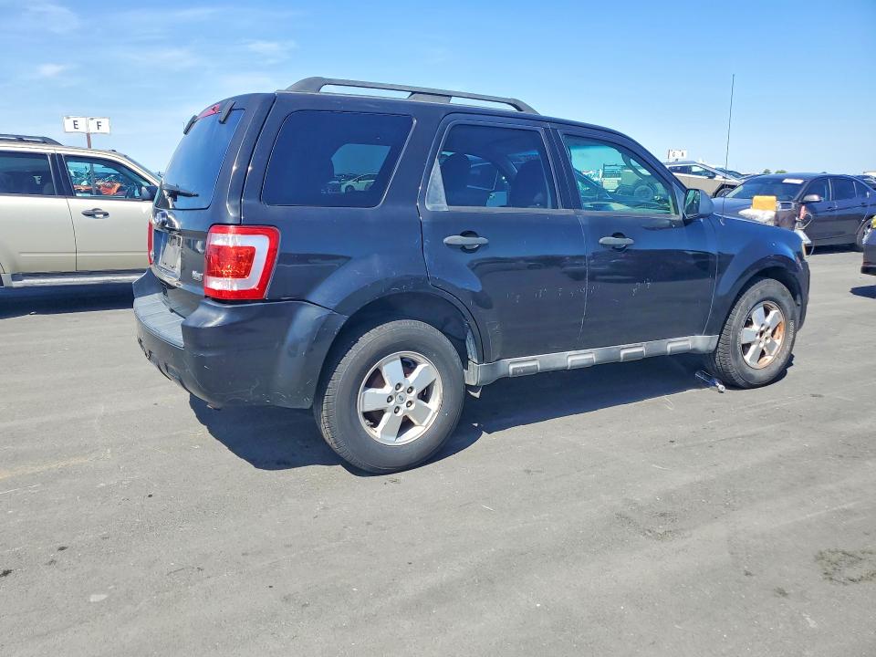 Photo 3 from auction – 2011 FORD ESCAPE with VIN 1FMCU9DG9BKA45454