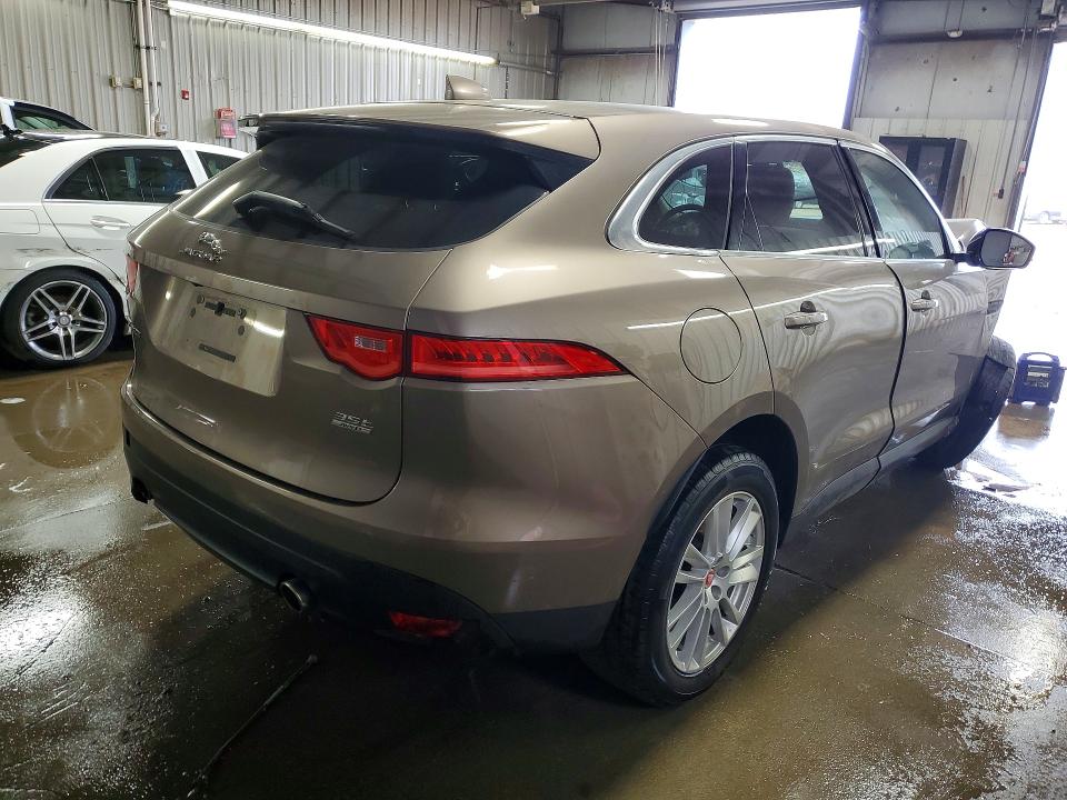 Снимка 3 от търг – 2017 JAGUAR F-PACE с VIN SADCK2BV5HA490649