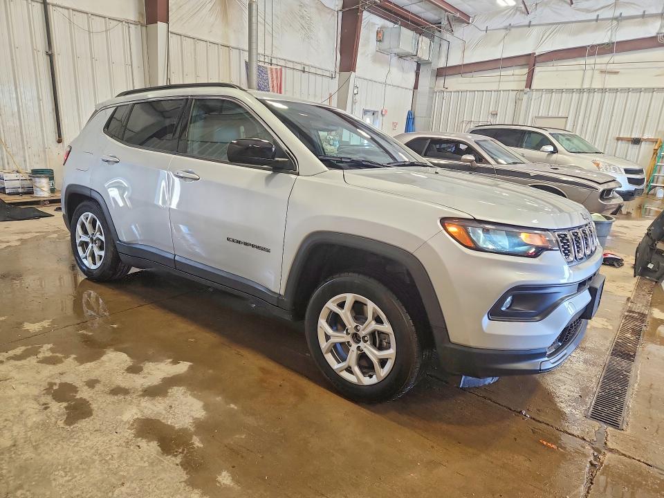 Photo 4 from auction – 2025 JEEP COMPASS with VIN 3C4NJDBN6ST520714