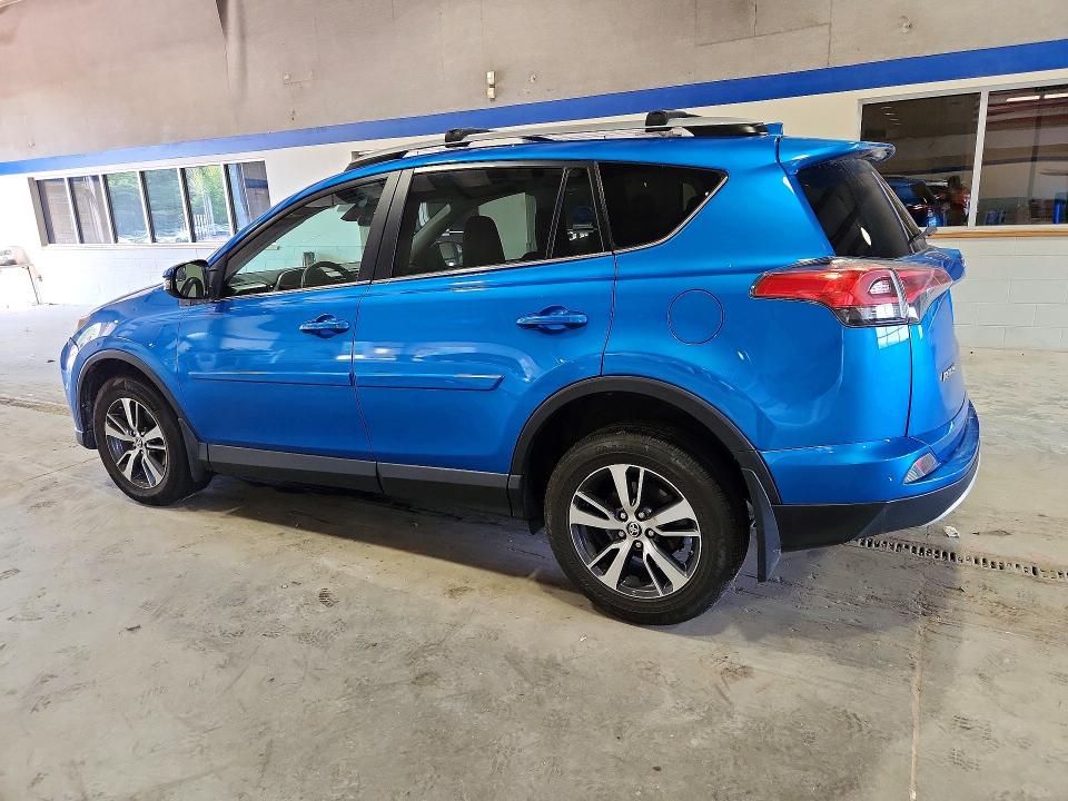Photo 2 from auction – 2017 TOYOTA RAV4 with VIN 2T3WFREV5HW326496