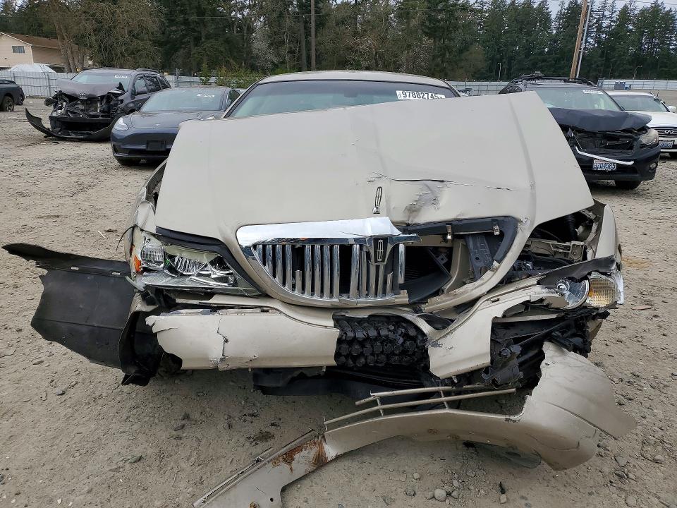Photo 5 from auction – 2008 LINCOLN TOWN CAR with VIN 2LNHM82W18X652268