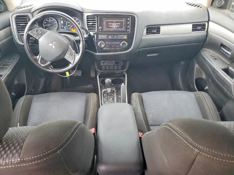 Photo 8 from auction – 2018 MITSUBISHI OUTLANDER with VIN JA4AD3A3XJZ023828