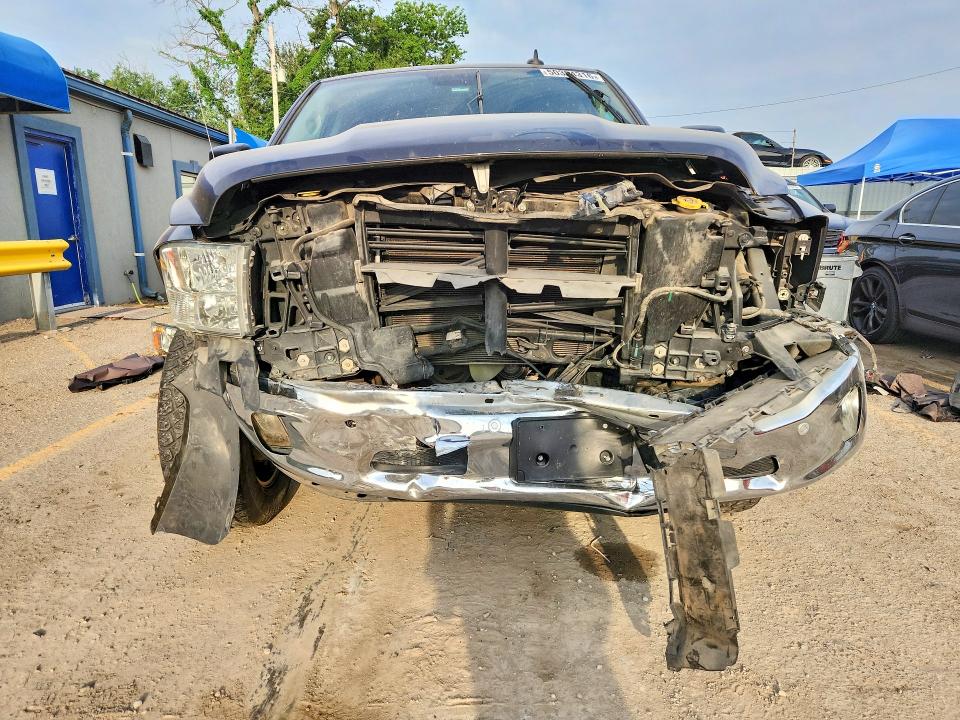 Photo 5 from auction – 2016 RAM 1500 with VIN 3C6RR7LT8GG183933
