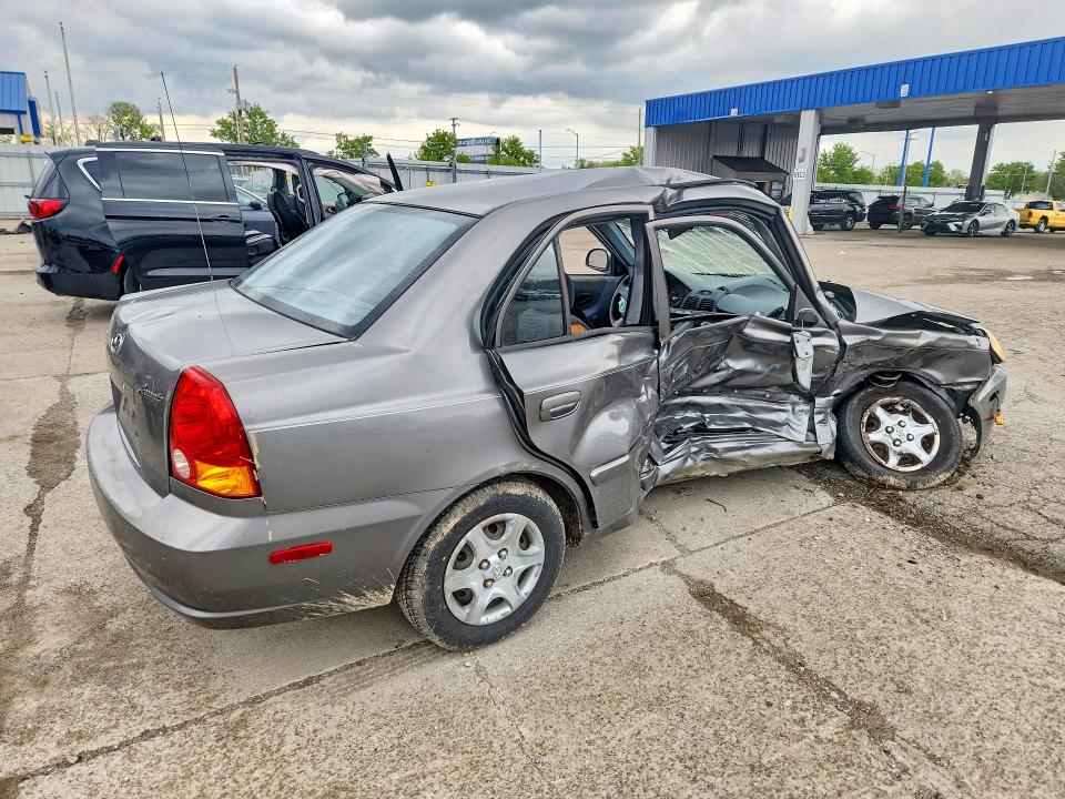 Photo 3 from auction – 2005 HYUNDAI ACCENT with VIN KMHCG45C45U613835