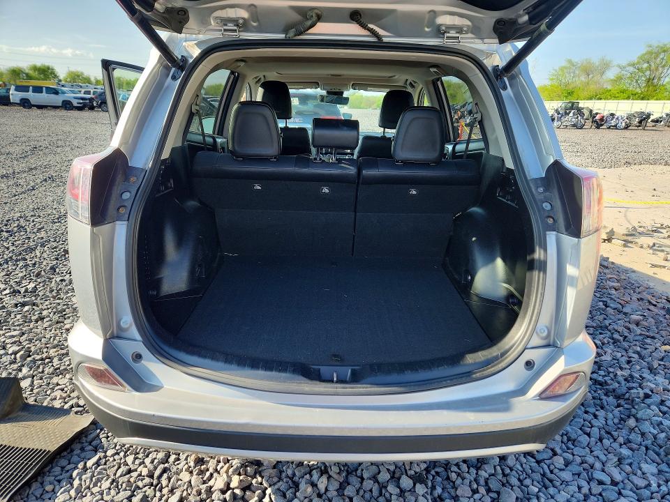 Photo 6 from auction – 2018 TOYOTA RAV4 with VIN JTMDFREV0JJ214362