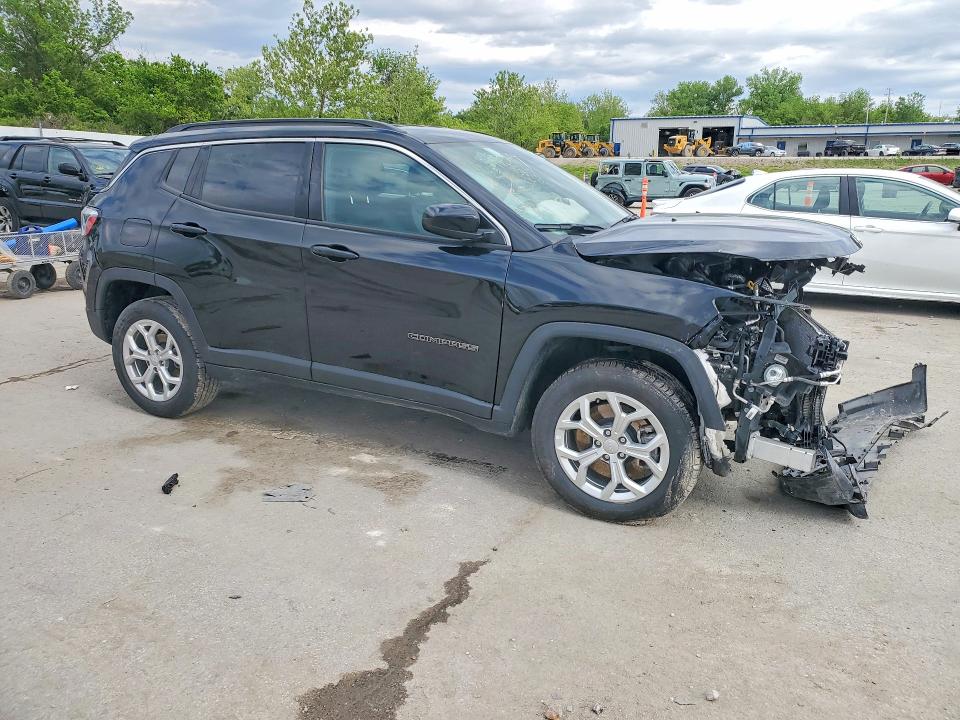 Photo 4 from auction – 2024 JEEP COMPASS with VIN 3C4NJDBN3RT133077