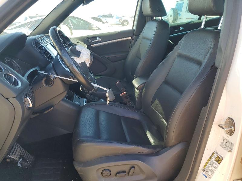Photo 7 from auction – 2016 VOLKSWAGEN TIGUAN with VIN WVGAV7AX4GW074342