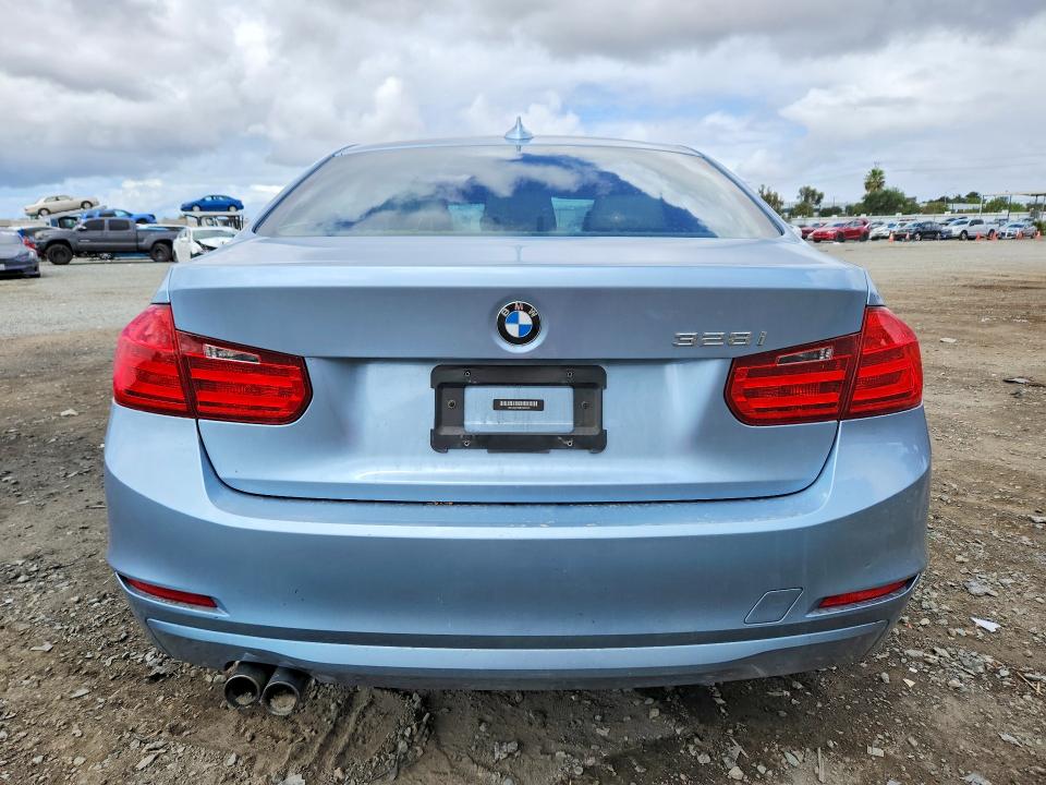 Photo 6 from auction – 2013 BMW 328 with VIN WBA3A5C58DF352905