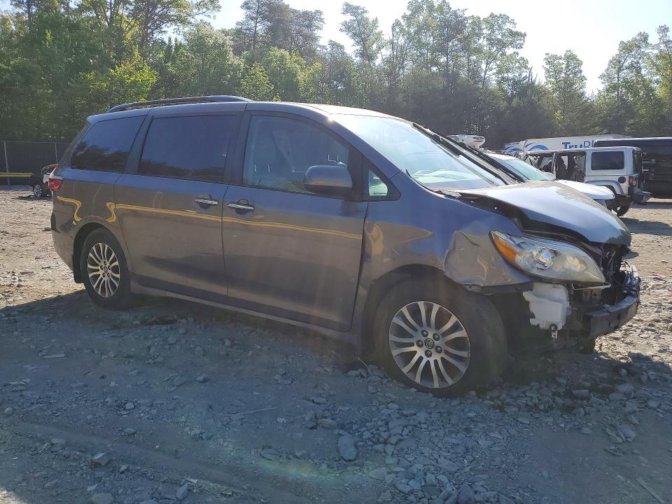 Photo 4 from auction – 2018 TOYOTA SIENNA with VIN 5TDYZ3DC5JS940775