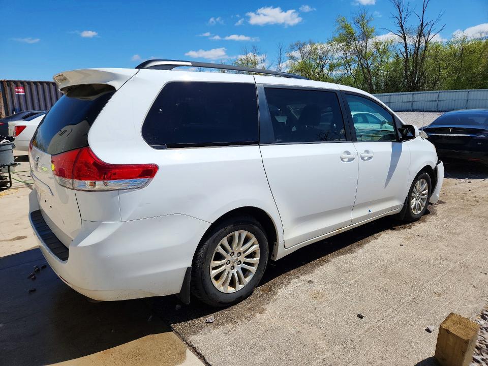 Photo 3 from auction – 2013 TOYOTA SIENNA with VIN 5TDYK3DC3DS377623