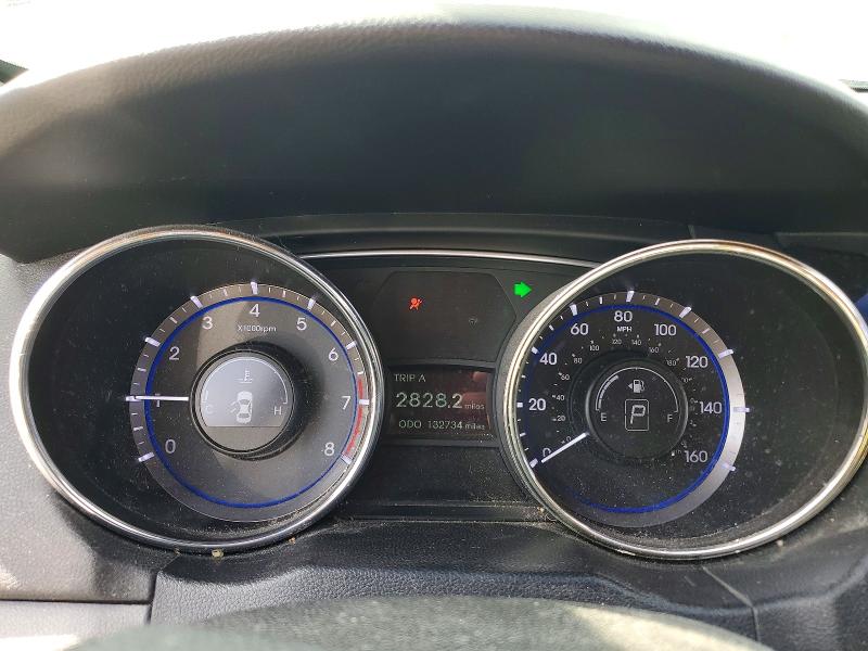 Photo 9 from auction – 2011 HYUNDAI SONATA with VIN 5NPEC4AC7BH107758