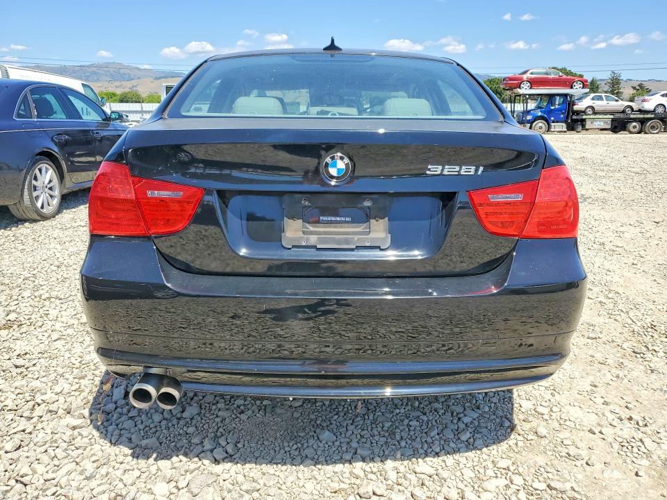 Photo 6 from auction – 2011 BMW 328 with VIN WBAPH5C57BA442991