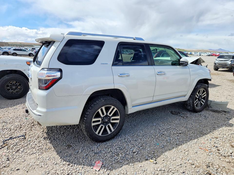 Photo 3 from auction – 2019 TOYOTA 4RUNNER with VIN JTEBU5JR8K5643429