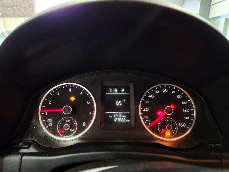 Photo 9 from auction – 2010 VOLKSWAGEN TIGUAN with VIN WVGBV7AX5AW522535