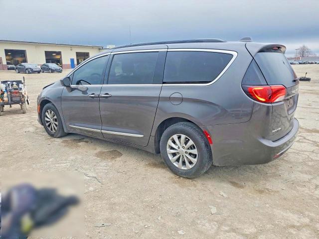 Photo 2 from auction – 2017 CHRYSLER PACIFICA with VIN 2C4RC1BG4HR592437