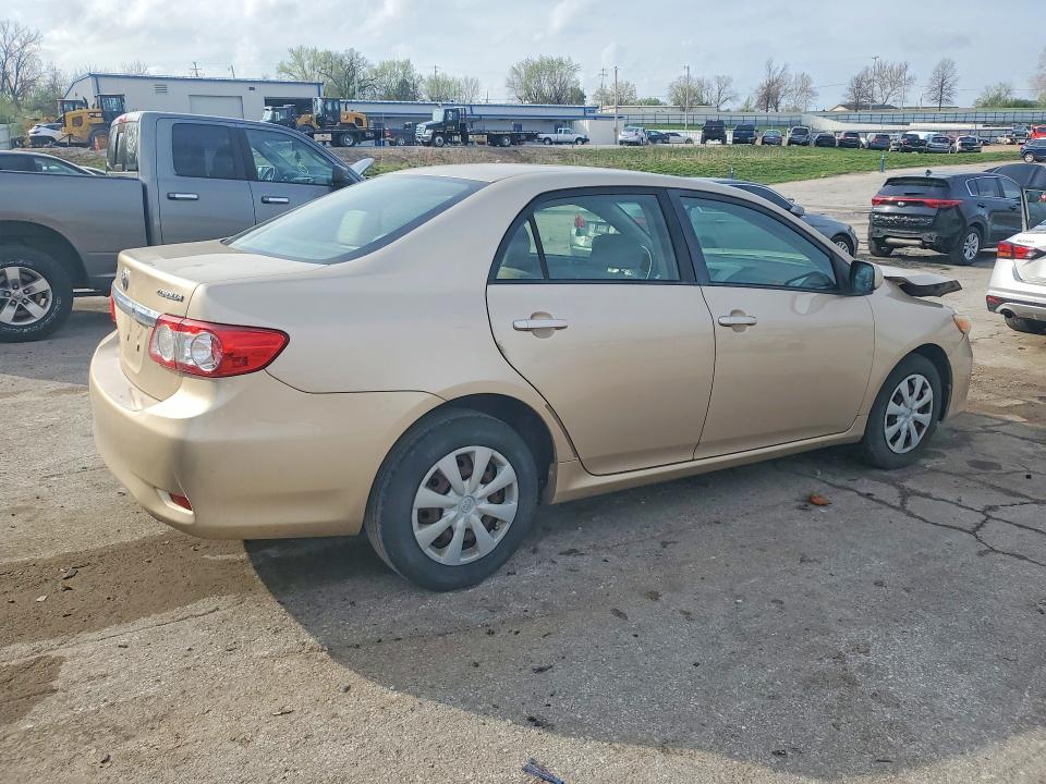 Photo 3 from auction – 2011 TOYOTA COROLLA with VIN JTDBU4EE5B9132775