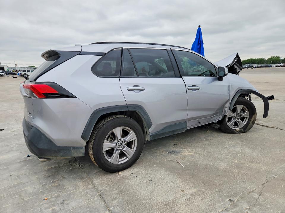 Photo 3 from auction – 2022 TOYOTA RAV4 with VIN JTMRWRFV4ND568359