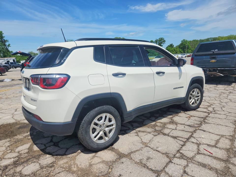 Photo 3 from auction – 2017 JEEP COMPASS with VIN 3C4NJDAB4HT667212