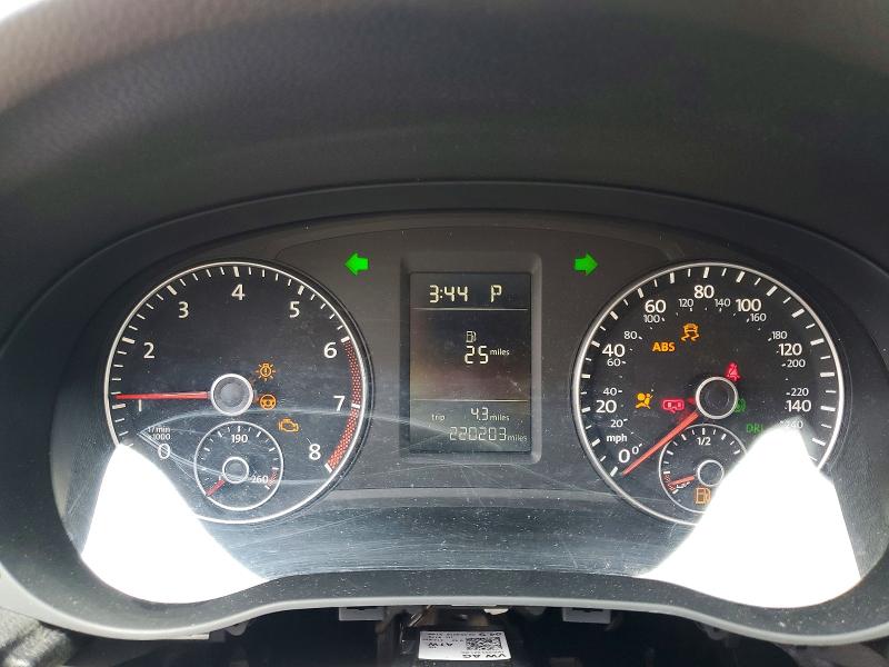 Photo 9 from auction – 2015 VOLKSWAGEN PASSAT with VIN 1VWAS7A38FC122058