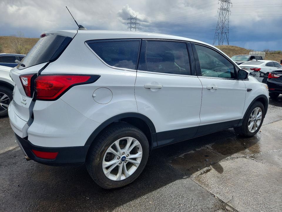 Photo 3 from auction – 2019 FORD ESCAPE with VIN 1FMCU0GD0KUA41181
