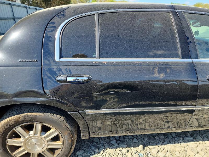 Photo 10 from auction – 2011 LINCOLN TOWN CAR with VIN 2LNBL8EV9BX759412