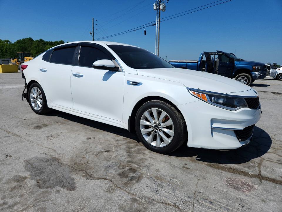 Photo 4 from auction – 2018 KIA OPTIMA with VIN 5XXGT4L35JG252877