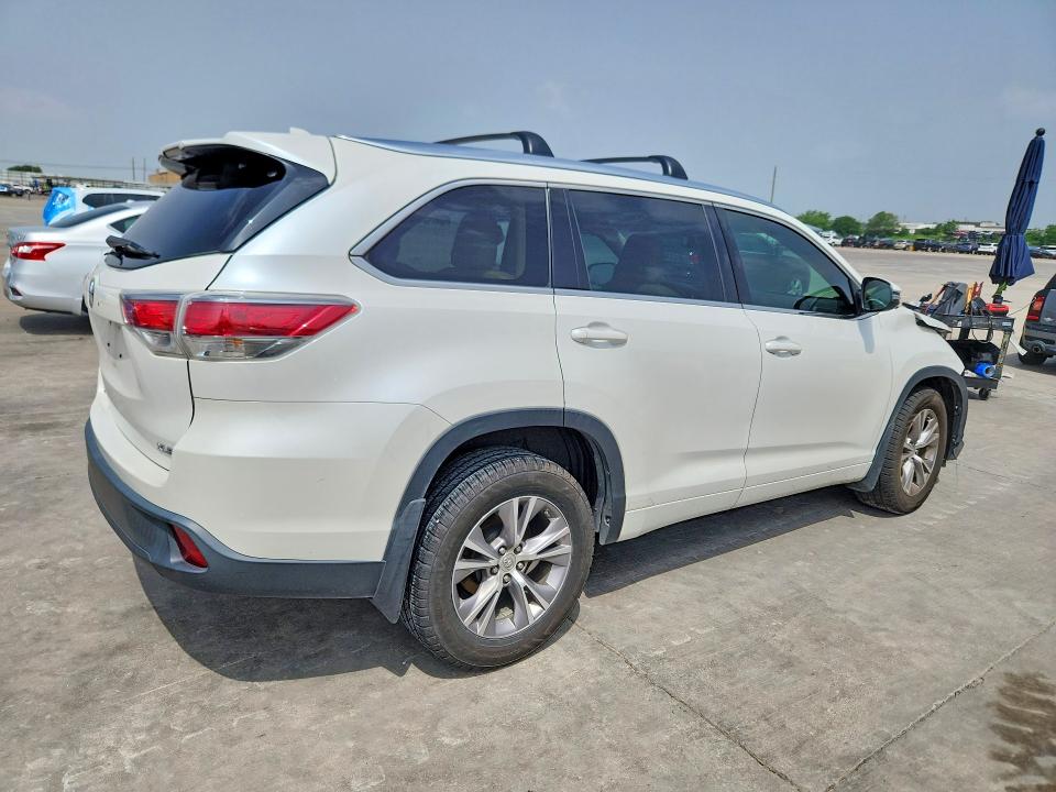 Photo 3 from auction – 2015 TOYOTA HIGHLANDER with VIN 5TDKKRFH9FS068016