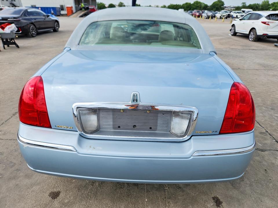 Photo 6 from auction – 2008 LINCOLN TOWN CAR with VIN 2LNHM82V58X645170