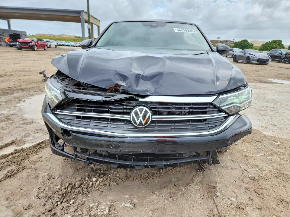 Photo 5 from auction – 2024 VOLKSWAGEN JETTA with VIN 3VW7M7BU8RM070946