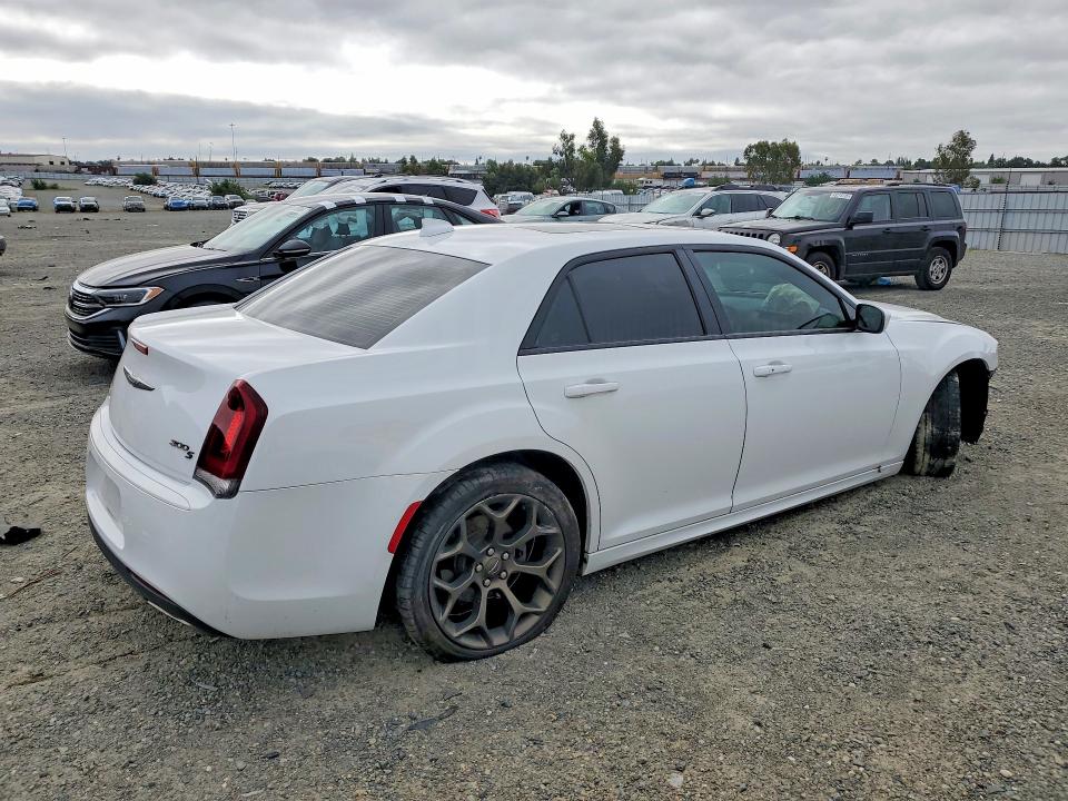 Photo 3 from auction – 2016 CHRYSLER 300 with VIN 2C3CCABG8GH269247