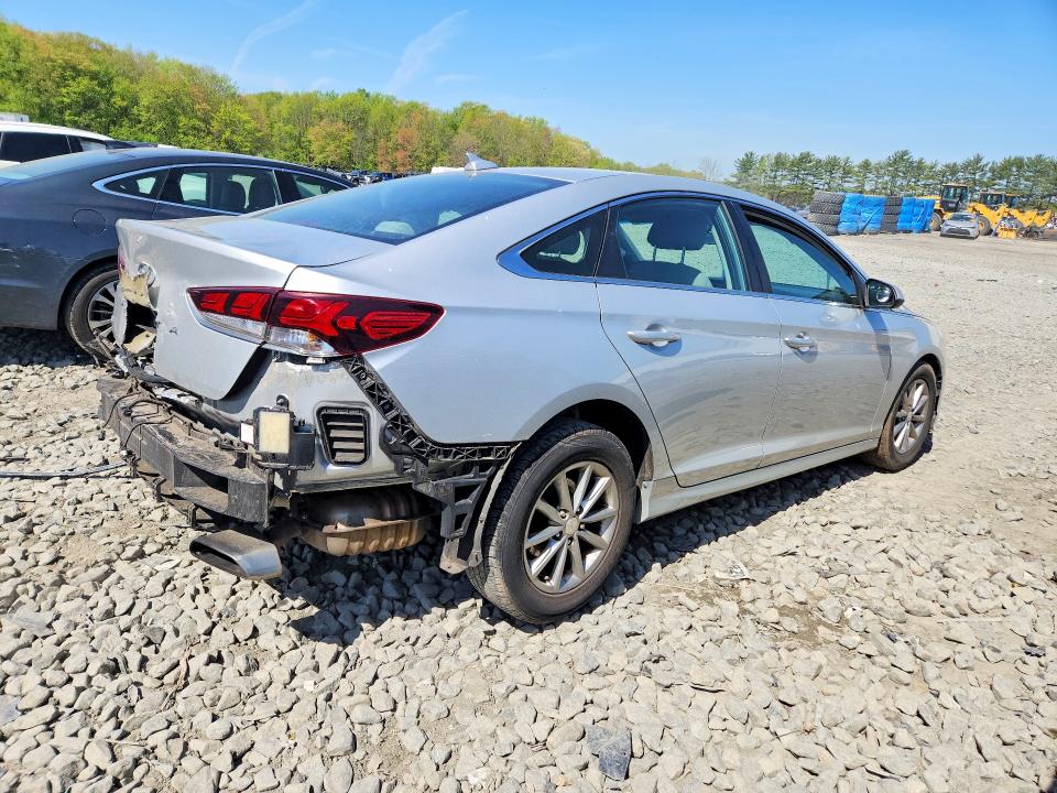 Photo 3 from auction – 2018 HYUNDAI SONATA with VIN 5NPE24AF3JH721797