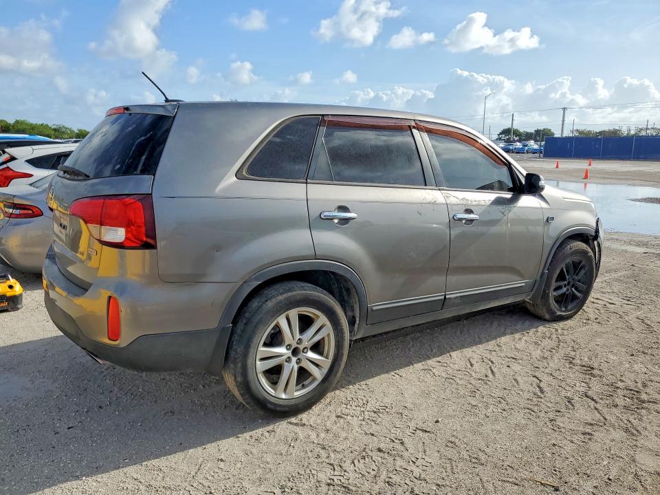 Photo 3 from auction – 2014 KIA SORENTO with VIN 5XYKT3A6XEG535990