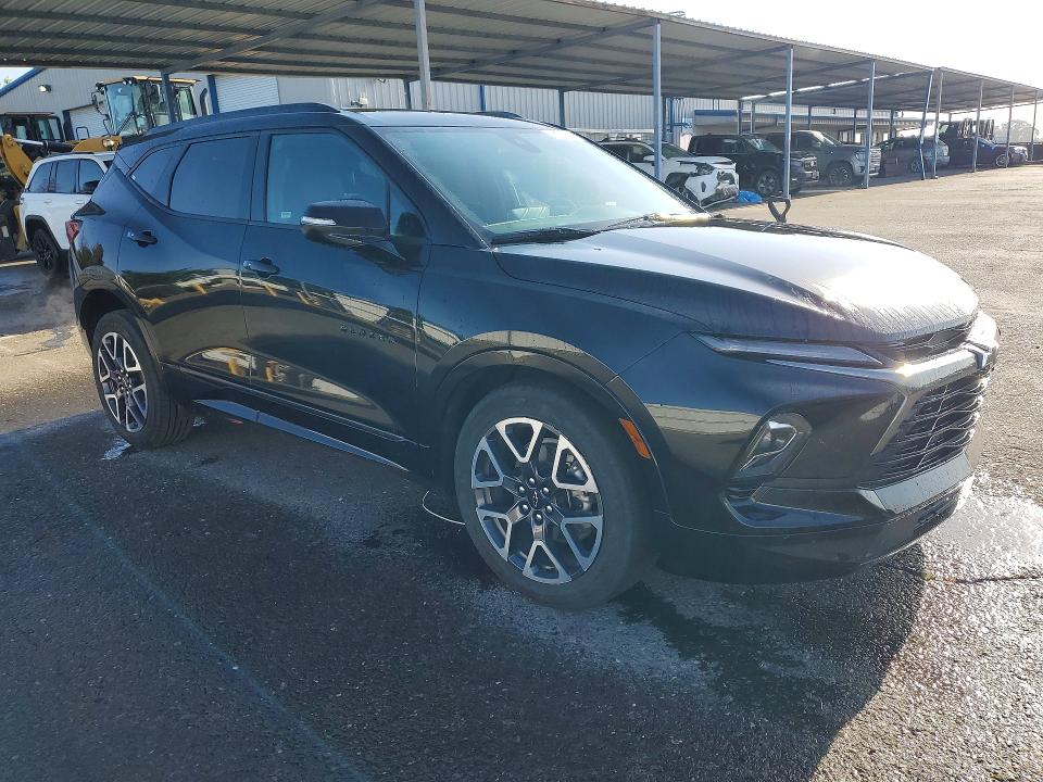 Photo 4 from auction – 2025 CHEVROLET BLAZER with VIN 3GNKBKRS3SS215510