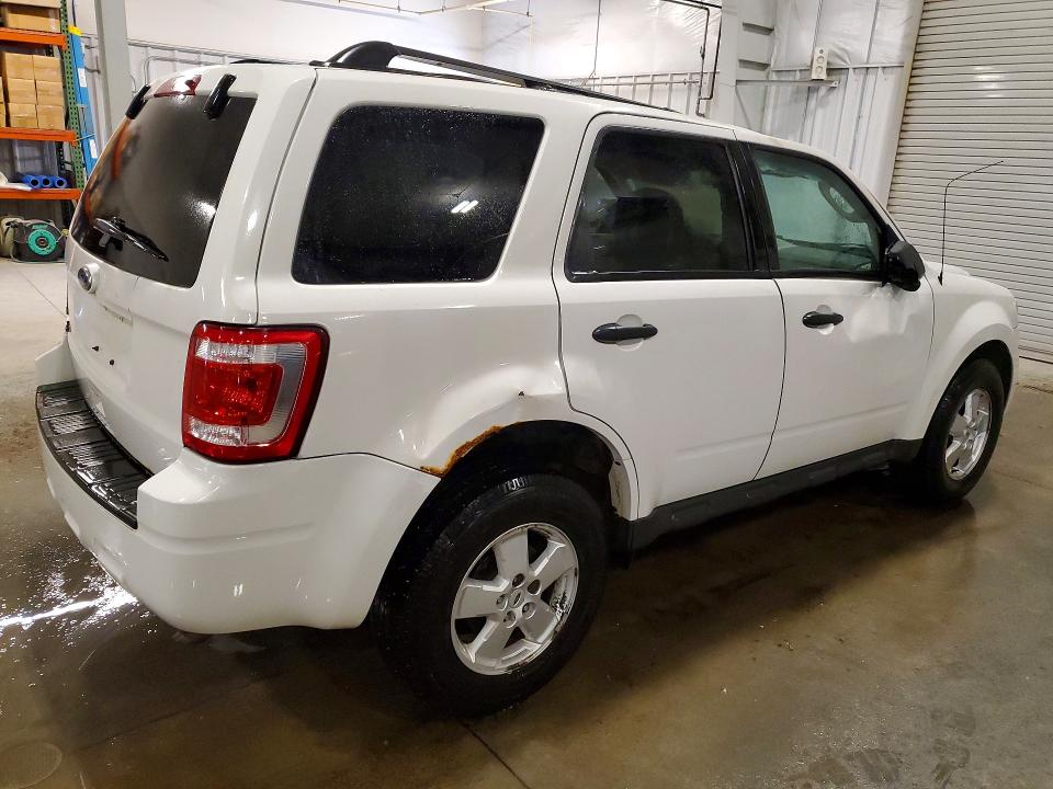 Photo 3 from auction – 2010 FORD ESCAPE with VIN 1FMCU9D78AKC22591