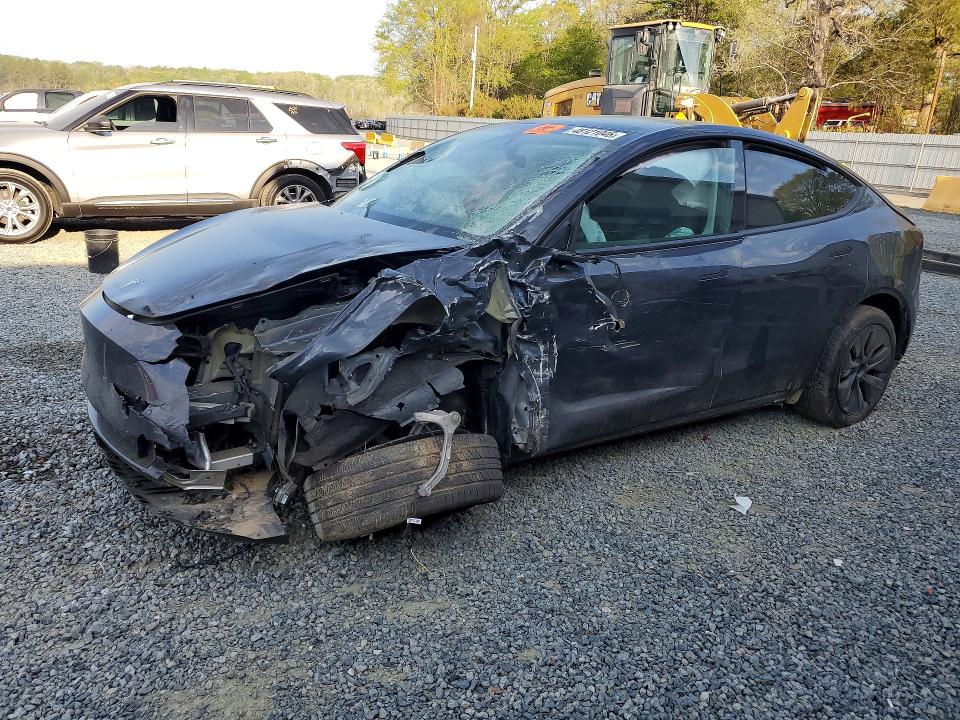 TESLA MODEL Y 2025 with VIN 7SAYGDED1SA365440 - Photo from auction