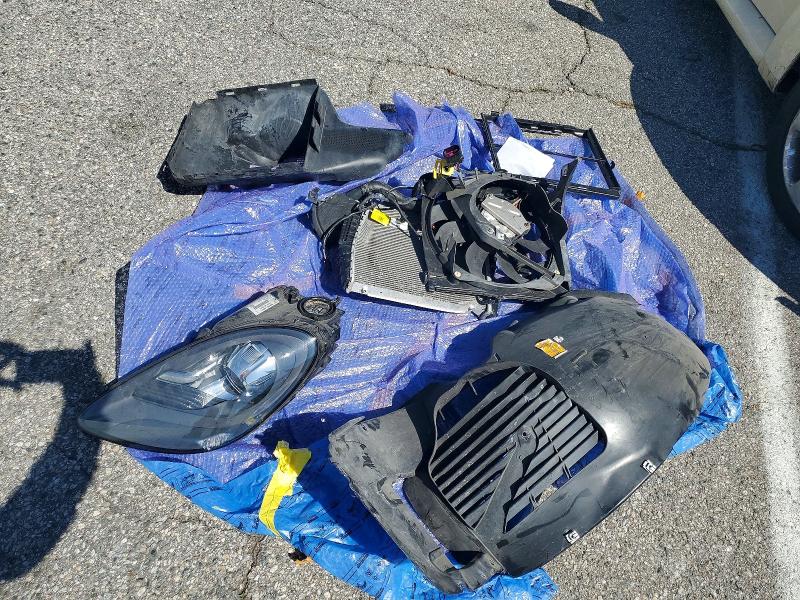 Photo 12 from auction – 2018 PORSCHE CAYMAN with VIN WP0AB2A85JK278655