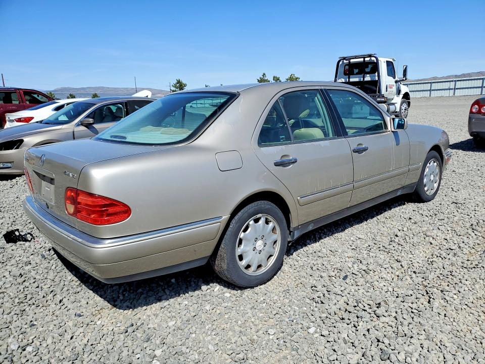 Photo 3 from auction – 1999 MERCEDES-BENZ E with VIN WDBJF82H0XX022598