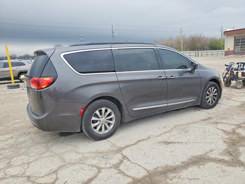 Photo 3 from auction – 2017 CHRYSLER PACIFICA with VIN 2C4RC1BG4HR592437