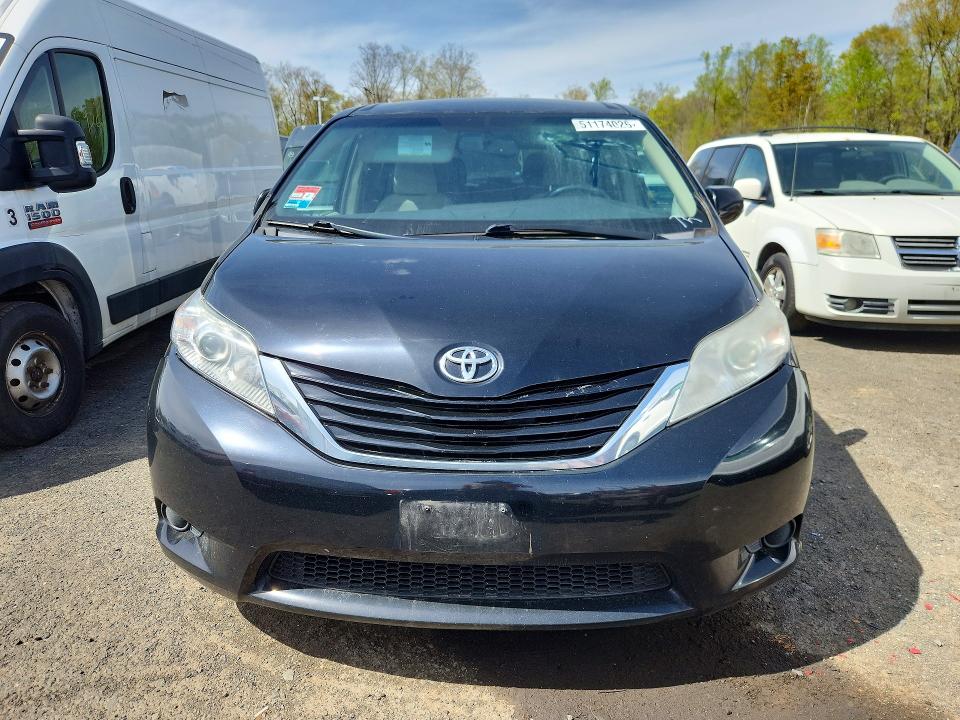 Photo 5 from auction – 2017 TOYOTA SIENNA with VIN 5TDKZ3DCXHS816680