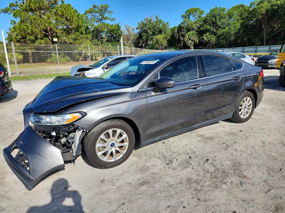FORD FUSION 2016 with VIN 3FA6P0G71GR275501 - Photo from auction