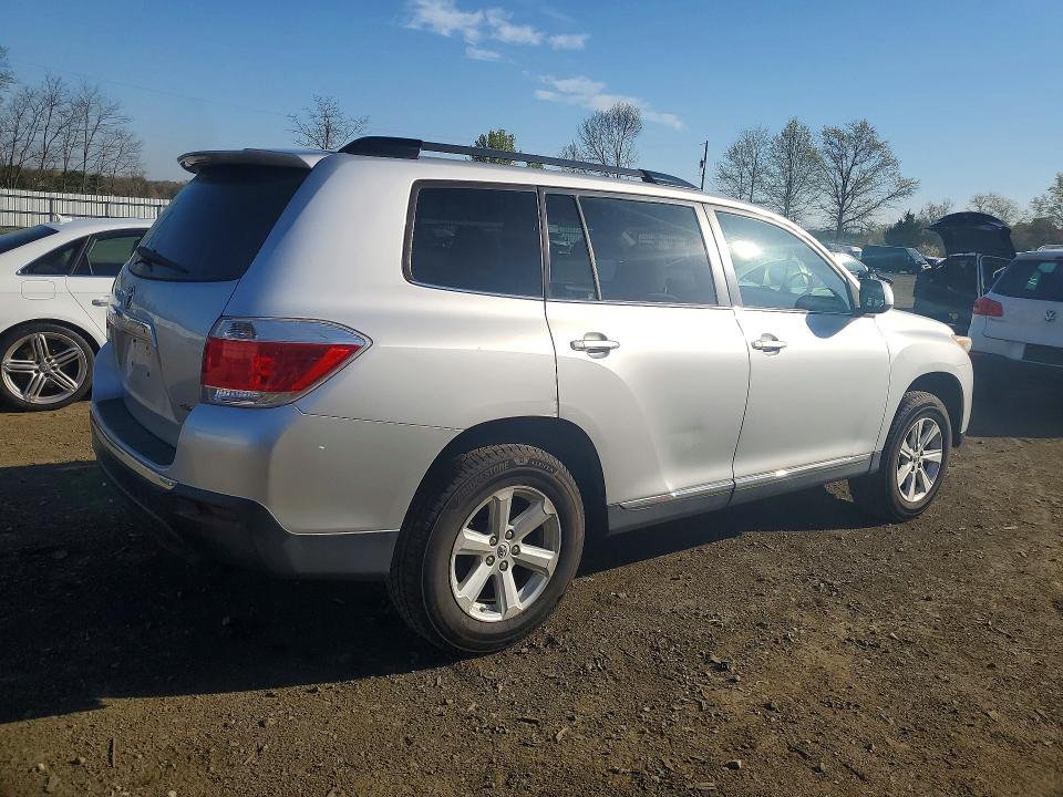 Photo 3 from auction – 2013 TOYOTA HIGHLANDER with VIN 5TDBK3EH6DS190554