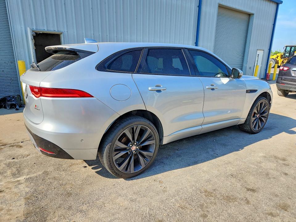 Photo 3 from auction – 2017 JAGUAR F-PACE with VIN SADCP2BV7HA063829