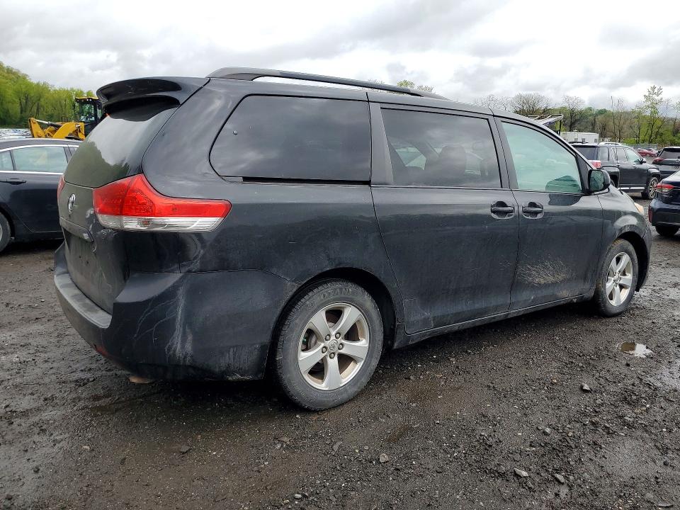 Photo 3 from auction – 2013 TOYOTA SIENNA with VIN 5TDKK3DC8DS367644