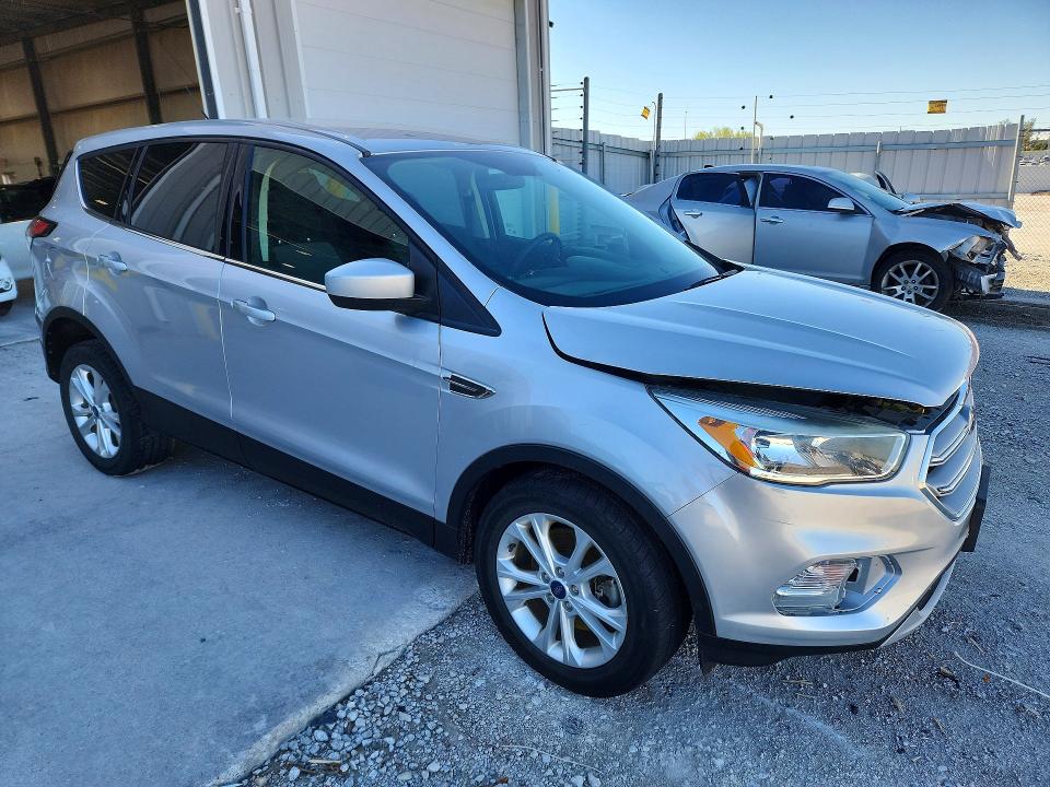 Photo 4 from auction – 2017 FORD ESCAPE with VIN 1FMCU9G91HUF10996