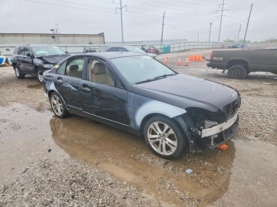 Photo 4 from auction – 2012 MERCEDES-BENZ C with VIN WDDGF8BB4CR229927
