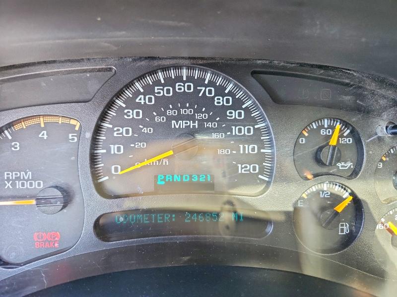 Photo 9 from auction – 2005 CHEVROLET SILVERADO with VIN 1GCHK23255F917820